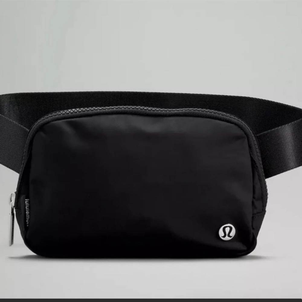 Lululemon Everywhere Belt Bag